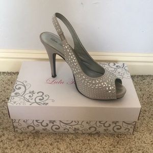 Lulu Townsend Gray Heels